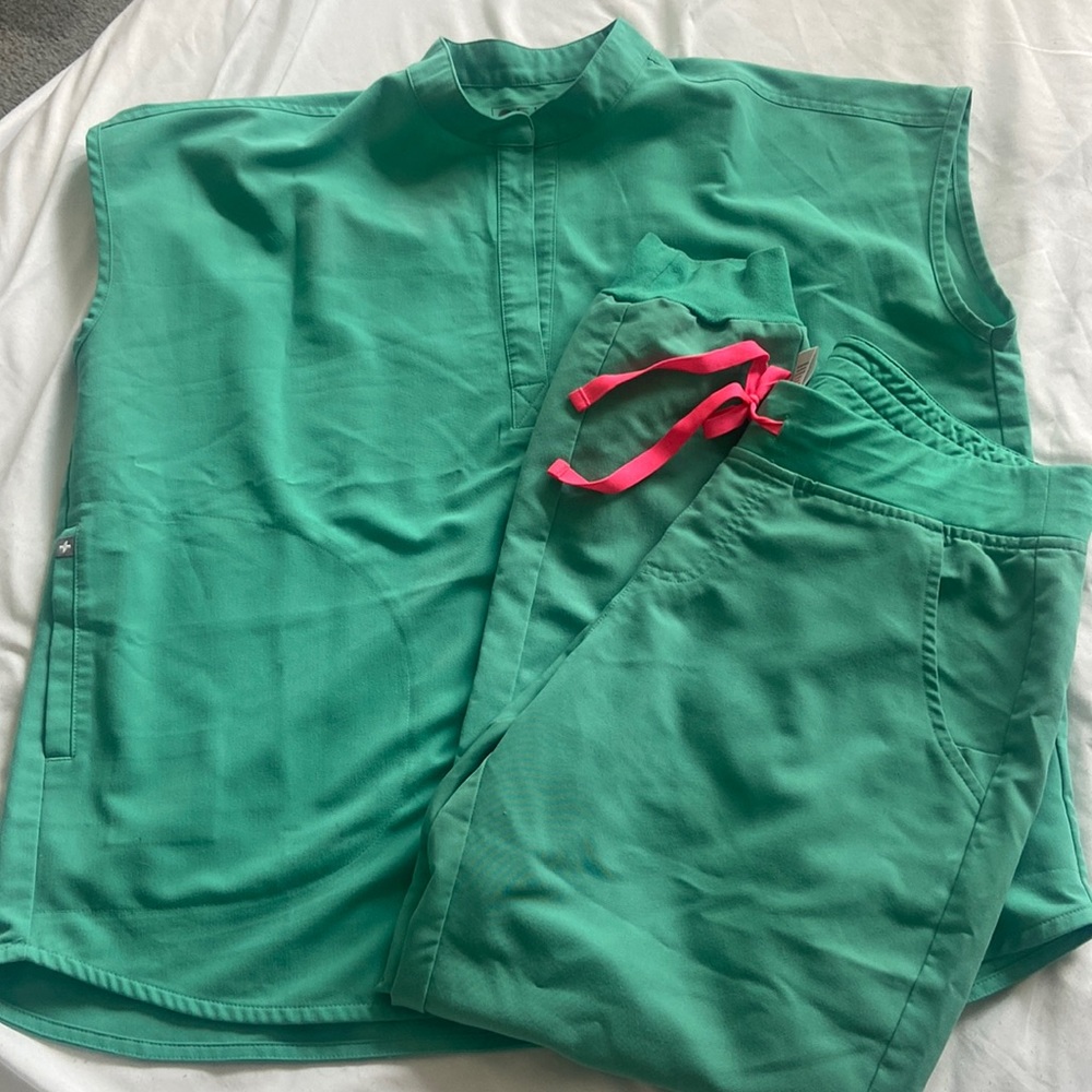 Womens FIGS set